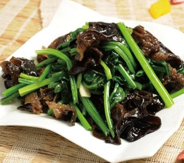 菠菜搭配秘籍补血养颜，告别黄脸婆时代