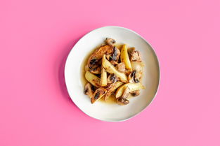 醇香四溢独家揭秘！家庭版羊肉炖萝卜的制作全攻略，美味一锅暖透心窝