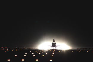 美宇航员滞留太空9个月终盼来飞船，孤独与希望的交织之旅