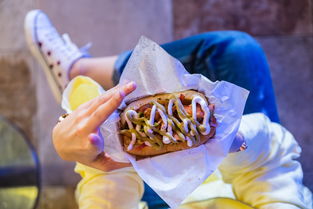 味蕾上的笑料，美食语录中的幽默与智慧