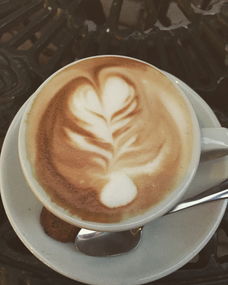 味蕾之旅，晒美食的说说短语，让朋友圈也尝一尝